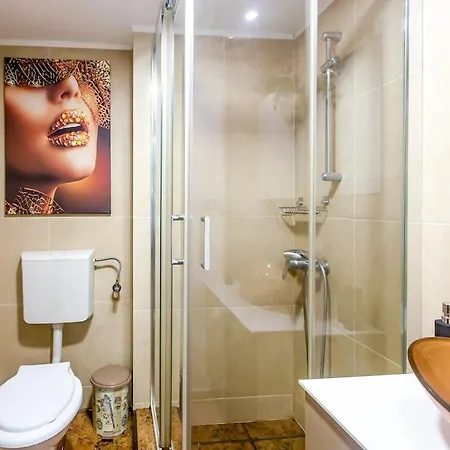 Cosy And Tiny * Bukurešť